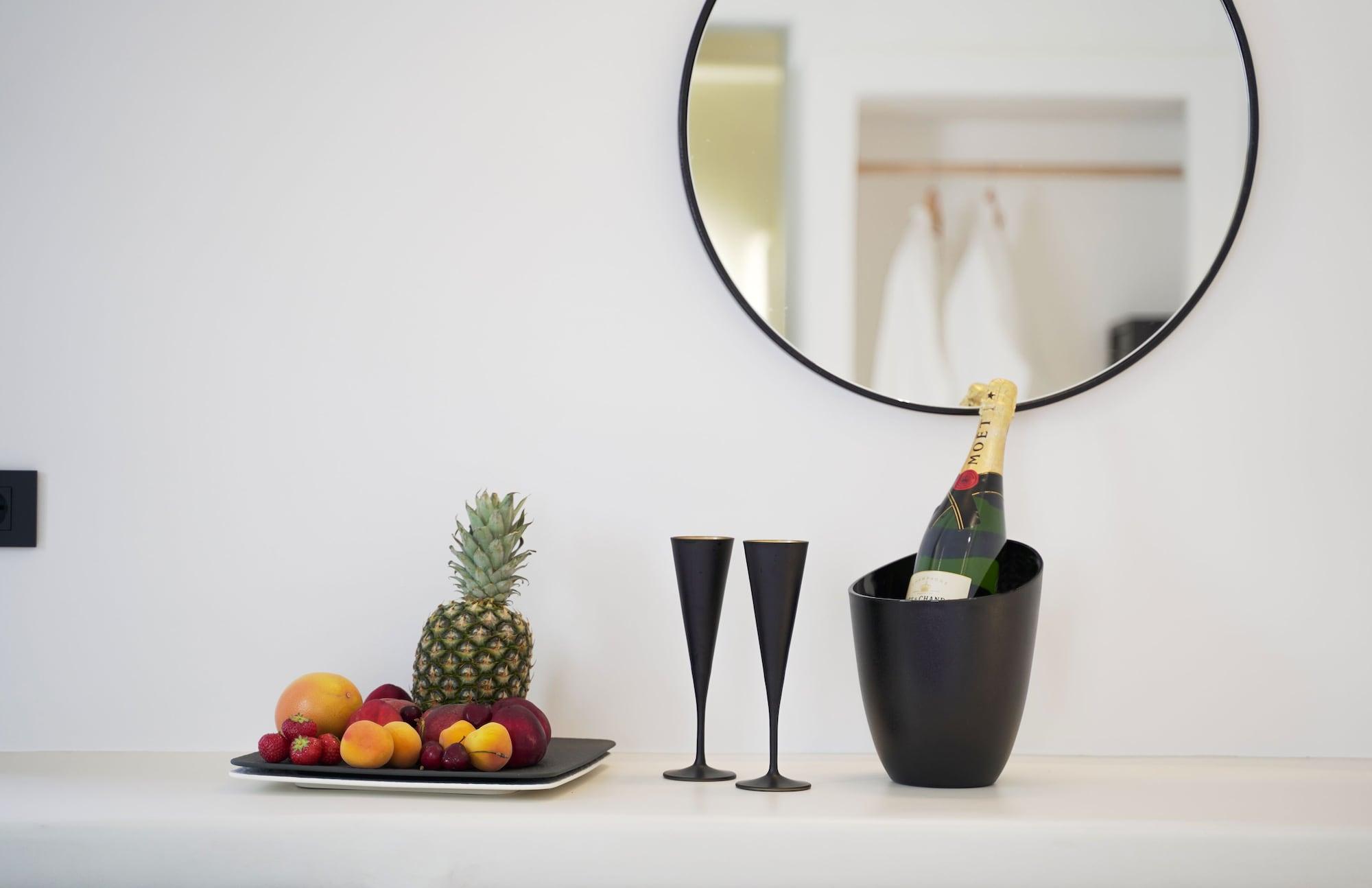King'S Suites Kamári Kültér fotó